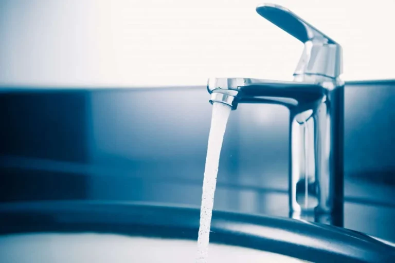 The End of "Eight Glasses a Day": Why Personalized Hydration is the Future of Human Performance