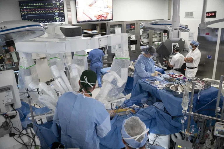 A New Frontier in Transplantation: Cleveland Clinic Pioneers First Robotic Lung Transplant in the U.S.