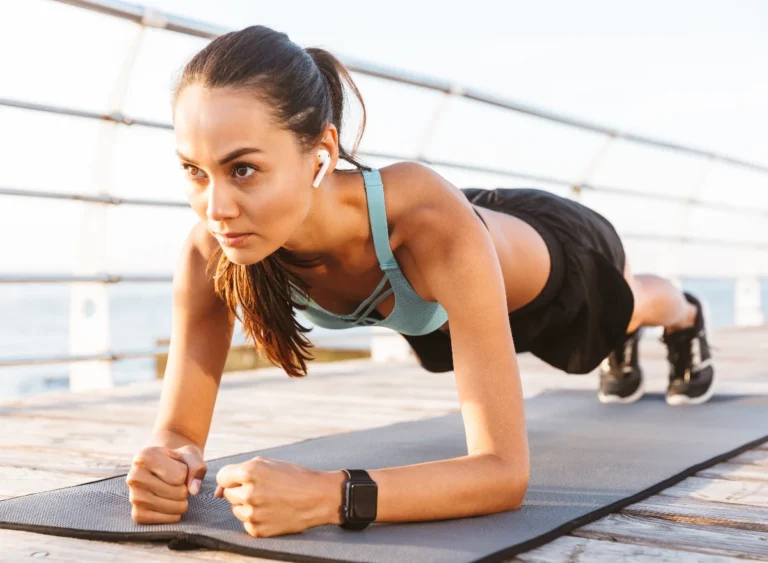 The Longevity Plank: A Trainer-Approved 5-Day Strategy for Core Strength After 60