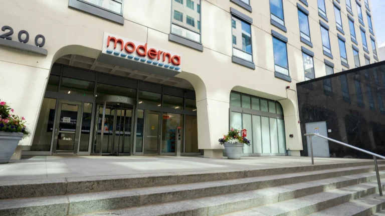 A New Era in Oncology: Moderna’s Landmark Vaccine Breakthrough Sparks Wall Street Frenzy