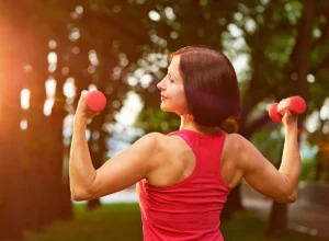 Beyond Protein: The 12-Minute "Strength Signal" Protocol to Reverse Muscle Loss After 50