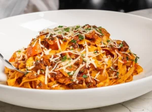 The Art of the Ragù: An Expert’s Guide to the Best Bolognese at National Italian Chains