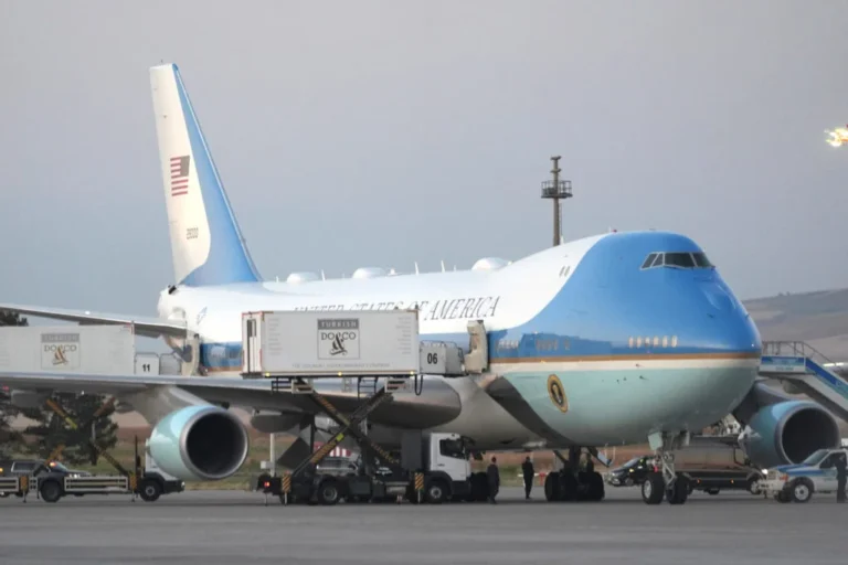 The Silent Switch: Unmasking the Secret Security Operation Behind a Presidential Departure