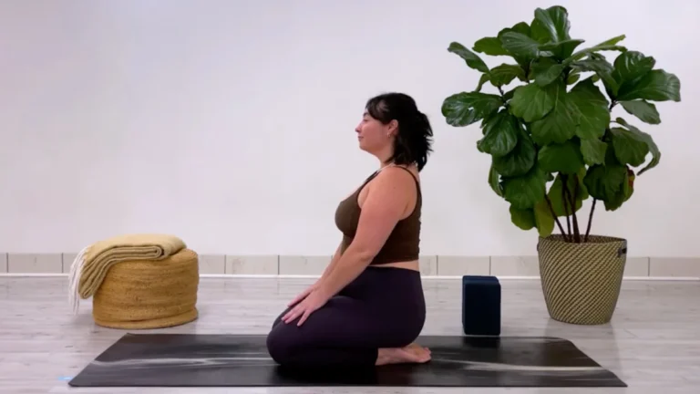 Reclaiming Your Alignment: An 8-Minute Yoga Protocol to Reverse the "Tech Slouch"