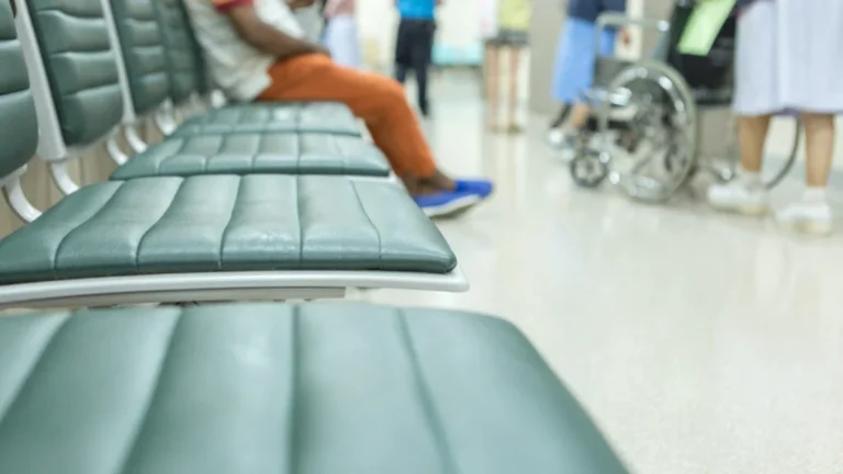The Aesthetic Crisis: Why Young Men are Turning to Surgery in the Age of "Looksmaxxing"